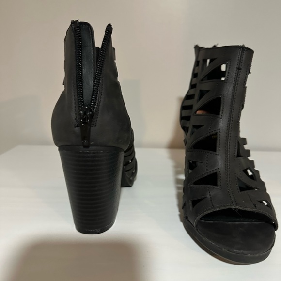 Black Chunky Bootie Heels SIZE 7 - Picture 3 of 3